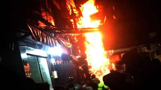 TP. HCM: Cháy ở phố Tây, du khách hoảng hốt tháo chạy