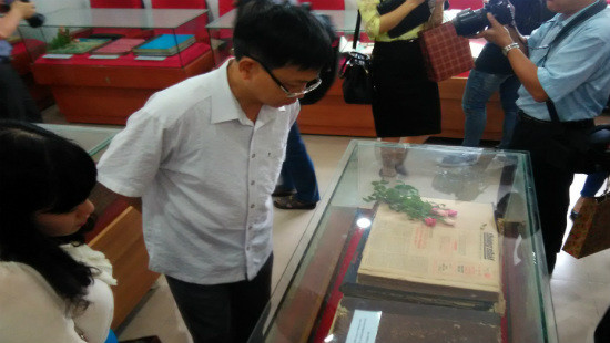 152 tập lưu báo và tạp chí được trưng bày trong ngày thành lập Bảo tàng báo chí Việt Nam