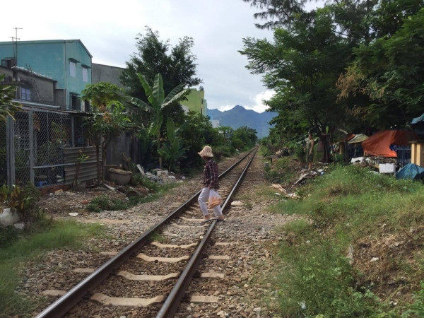 Băng qua đường sắt, cụ ông 80 tuổi bị tàu hoả tông tử vong