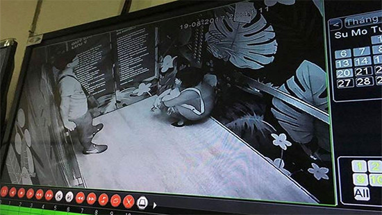 Hà Nội: Kẹt thang máy, 2 người nhập viện cấp cứu