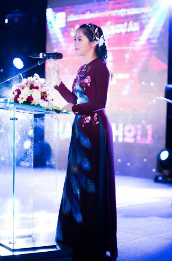 Kim Phát - Việt Hưng Phát tỏa sáng cùng áo dài của Nhà thiết kế nổi tiếng Đinh Văn Thơ