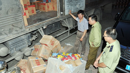 Quảng Ninh: Phát hiện, bắt giữ đối tượng buôn lậu hơn 33 nghìn bao thuốc lá