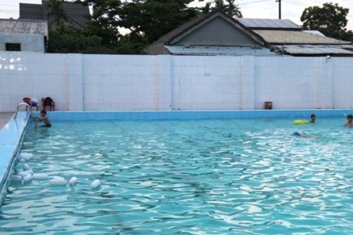 Nam sinh lớp 10 chết bất thường trong bể bơi