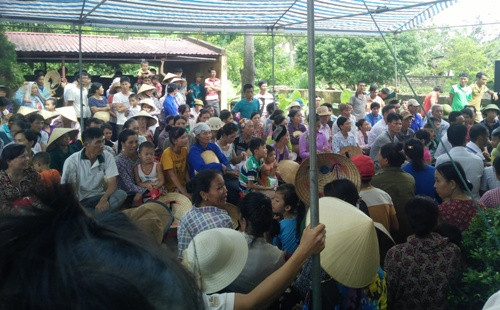 Thanh Hóa: Chính quyền đối thoại trực tiếp với dân vụ phản đối sáp nhập trường  