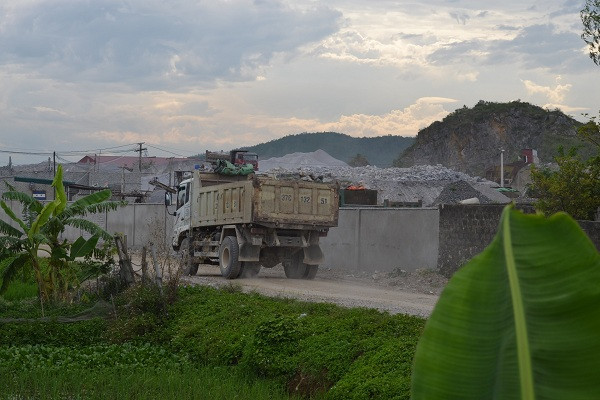 Nghệ An: Dân phản đối trạm trộn bê tông đặt trong khu dân cư