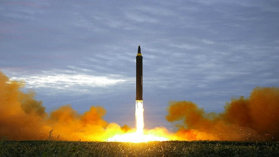 Vì sao Nhật - Mỹ không bắn hạ tên lửa Triều Tiên vừa phóng?