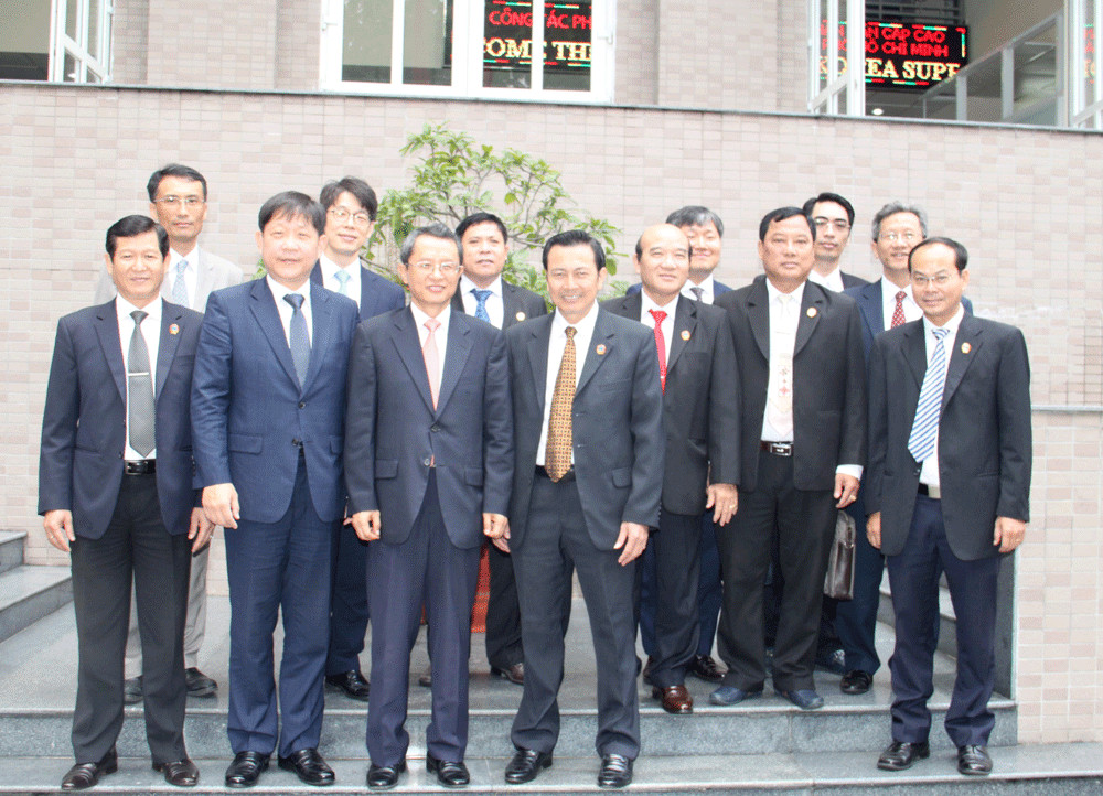 Chánh án Tòa án cấp cao Seoul thăm TAND cấp cao tại TP HCM 