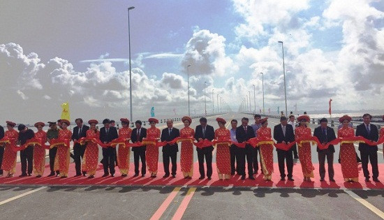 Chính thức thông xe cầu vượt biển dài nhất Đông Nam Á