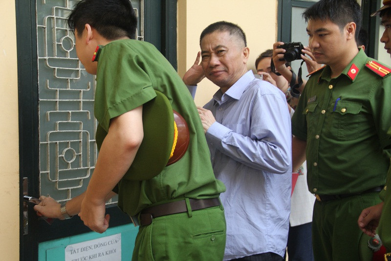 Nguyễn Xuân Sơn chi 20 tỷ để đối ngoại, Ninh Văn Quỳnh sử dụng để tậu nhà, mua xe