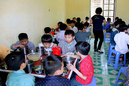 Yên Bái: 38 học sinh nhập viện nghi ngộ độc thực phẩm