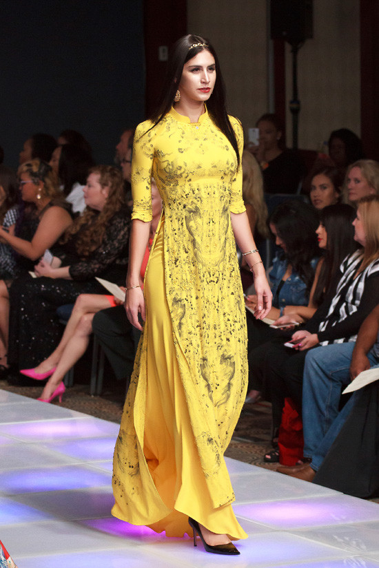 Trọn bộ BST “Sen vàng” tại Couture Fashion Week: Mẫu siêu gầy “thất nghiệp”