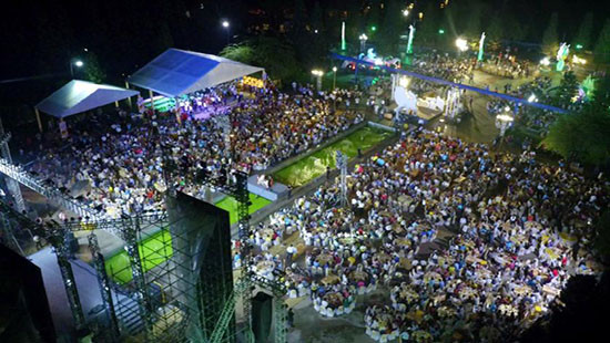 Lễ hội bia Sư Tử Trắng - “Nâng ly vì chí lớn” đêm hội đầy niềm vui của người dân thành phố