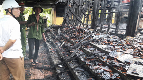 Nghệ An: Đền Độc Lôi Sơn bốc cháy thành than 