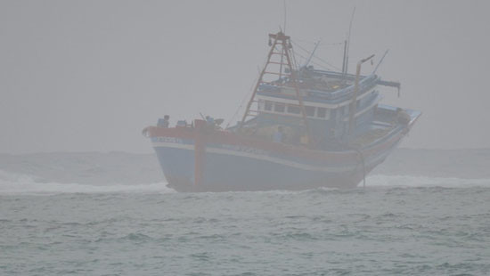 Cà Mau: Liên tiếp 2 tàu cá gặp nạn trên biển