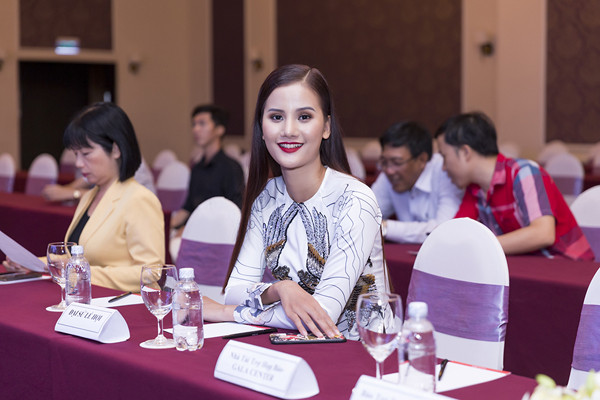 Rút khỏi Miss Universe Vietnam 2017, Hương Ly trở thành Đại sứ Lễ hội ẩm thực năm châu