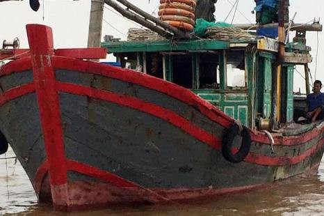  Tàu cá của ngư dân Thanh Hoá bị tấn công trên biển