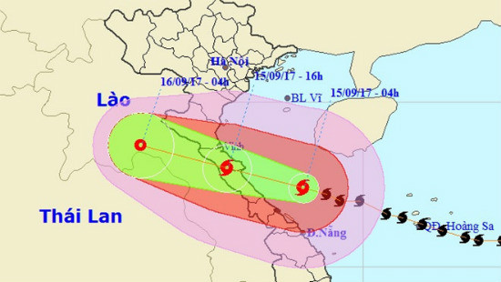 Tâm bão số 10 sắp đổ bộ vào Quảng Bình