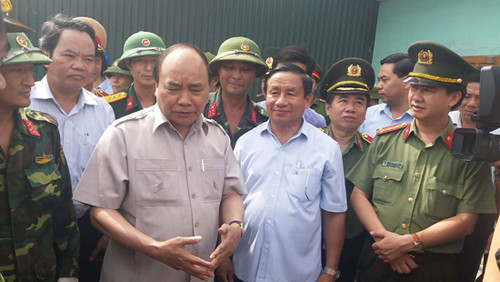Thủ tướng Nguyễn Xuân Phúc thị sát vùng tâm bão