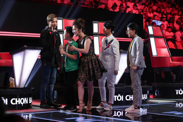 The Voice Kids: Cặp đôi Hương Tràm – Tiên Cookie về đích đầu tiên tại vòng giấu mặt 