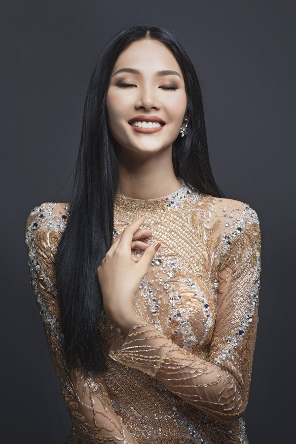 Hoàng Thùy khẳng định sức hút tại cuộc đua Hoa hậu Hoàn Vũ Việt Nam 2017