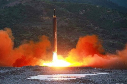  Việt Nam lên tiếng trước việc Triều Tiên phóng tên lửa đạn đạo