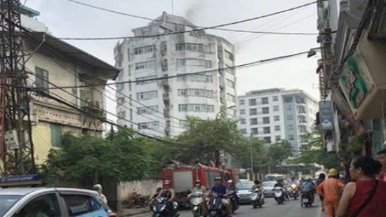 Hà Nội: Cháy tại tầng 9 tòa nhà cao tầng trên phố Thụy Khuê