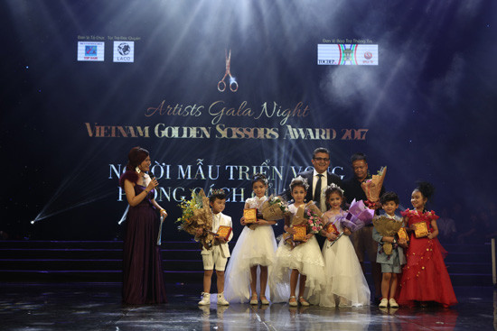 Kéo vàng Đất Việt 2017: Mãn nhãn đêm nghệ thuật tôn vinh ngành tóc