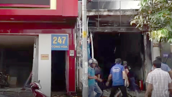 TP. HCM: Cháy cửa hàng bán sơn, một người thiệt mạng