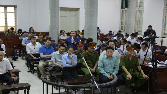 Xét xử Hà Văn Thắm cùng đồng phạm: Các luật sư phản bác Thông tư 02
