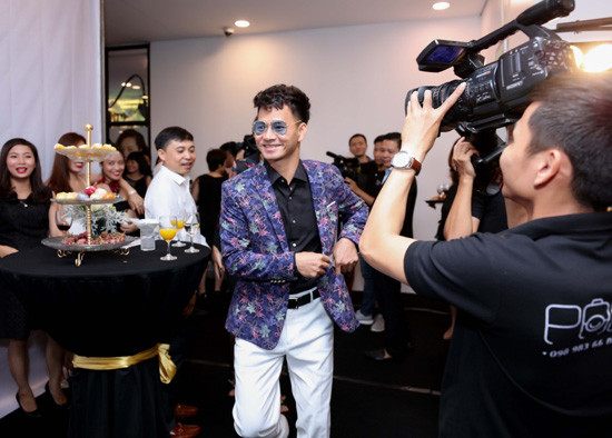 Siêu mẫu Hạ Vy ra mắt BST thời trang Thu – Đông 2017
