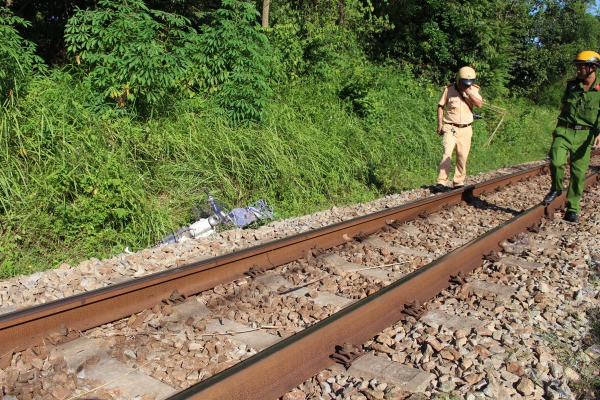 Băng qua đường sắt, người phụ nữ bị tàu hoả tông tử vong