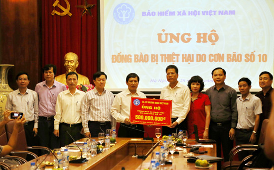 BHXH Việt Nam ủng hộ 500 triệu đồng cho các tỉnh miền Trung