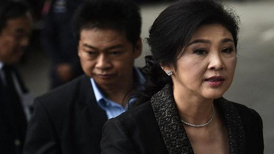 Loạn nơi trú ngụ của bà Yingluck