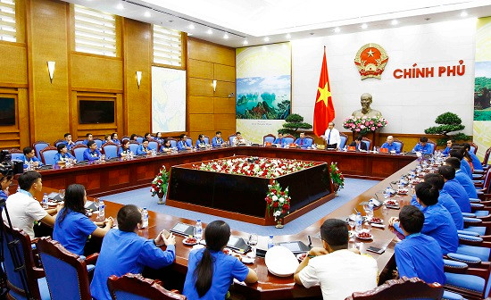 Phó Thủ tướng Trương Hoà Bình gặp mặt cán bộ công chức trẻ tiêu biểu