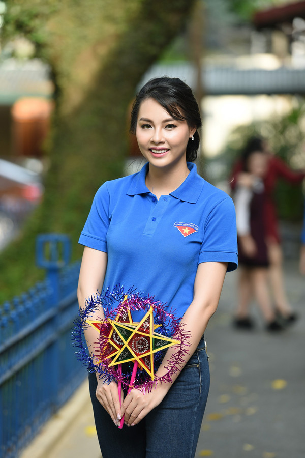 Hoa hậu Biển Thùy Trang mang Trung thu đến các bệnh nhi