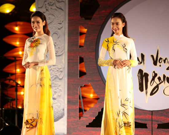 Hồn Việt bừng sáng trong bộ sưu tập áo dài Thu Vọng Nguyệt