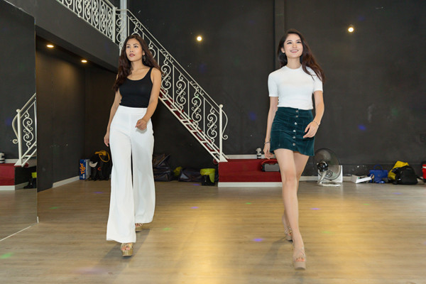 Thuỳ Dung chăm chỉ luyện catwalk cùng Nguyễn Thị Loan để chinh chiến Miss International