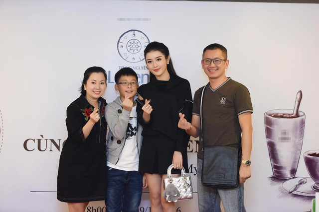 Gia đình Huyền My tiết lộ thông tin bất ngờ ngay sát giờ thi Miss Grand International 2017