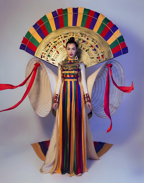 Trang phục dân tộc chính thức cho đại diện Việt Nam dự Miss Universe 2017