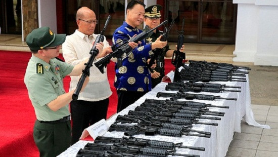 Trung Quốc lại tặng Philippines lô vũ khí mới để tạo dựng ảnh hưởng
