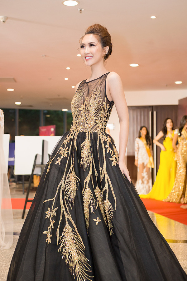 Hoa hậu Hoà Bình Thế giới khen Tường Linh xinh đẹp và thân thiện