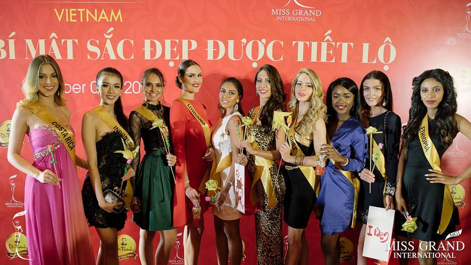 Dàn người đẹp dự Miss Grand International hào hứng với văn hóa dân gian Việt Nam