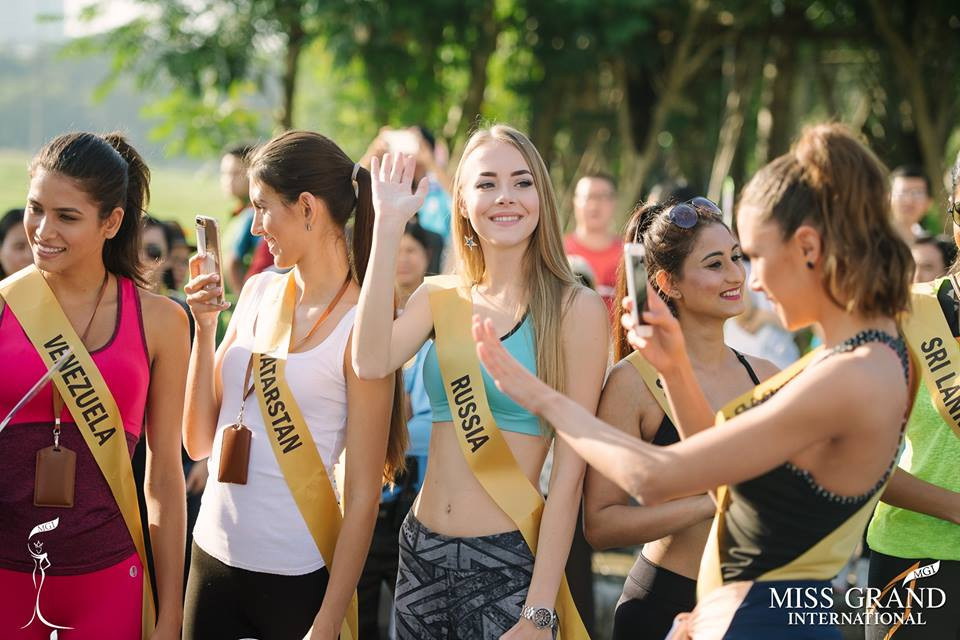 Dàn người đẹp dự Miss Grand International hào hứng với văn hóa dân gian Việt Nam