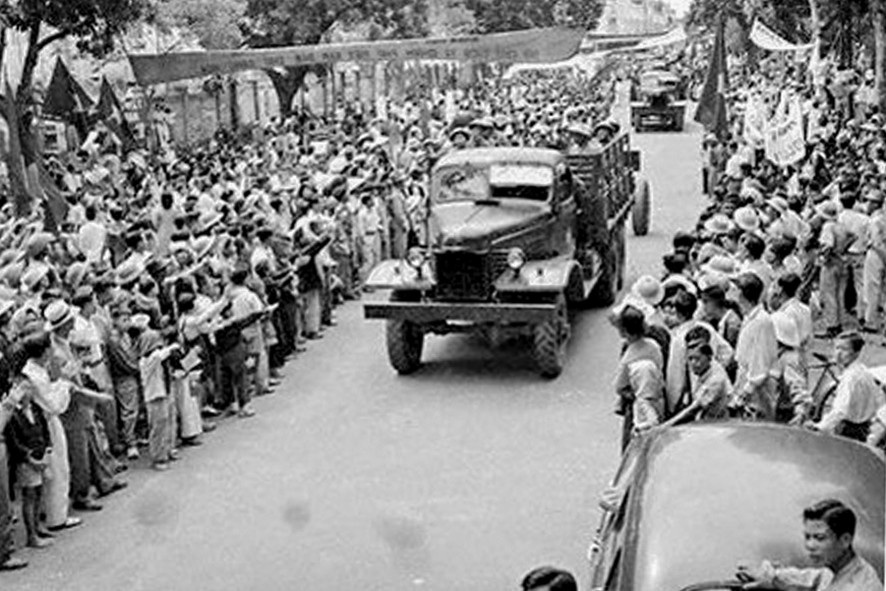 Kỷ niệm 63 năm ngày Giải phóng Thủ đô: “Trùng trùng quân đi như sóng...”