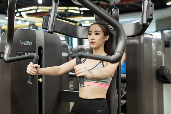 Mỹ Linh khoe hình thể chuẩn từng milimet khi tập gym, bứt phá đến Miss World 2017