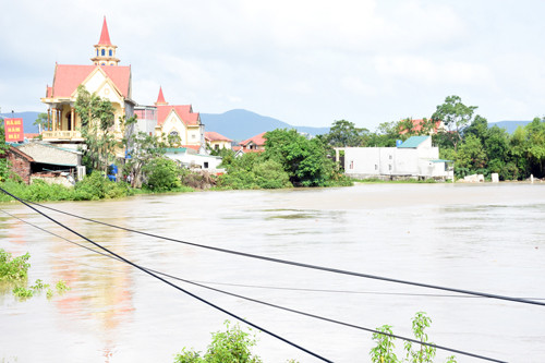 Nghệ An: Hồ Vực Mấu xả lũ, nhiều nơi ở Thị xã Hoàng Mai bị ngập