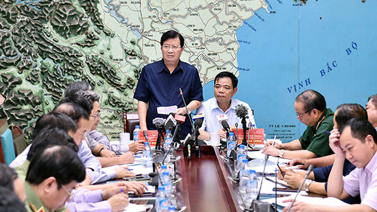 Phó Thủ tướng Trịnh Đình Dũng: Bão đổ bộ trong những ngày tới là cực kỳ nguy hiểm
