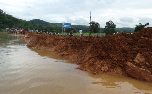 Thanh Hóa: Nhiều tuyến đê “thất thủ” do mưa lớn, nước dâng cao