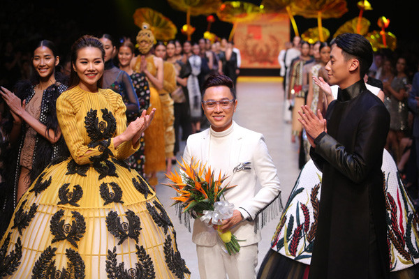 NTK Công Trí mở màn Tuần lễ thời trang quốc tế Việt Nam Thu đông 2017