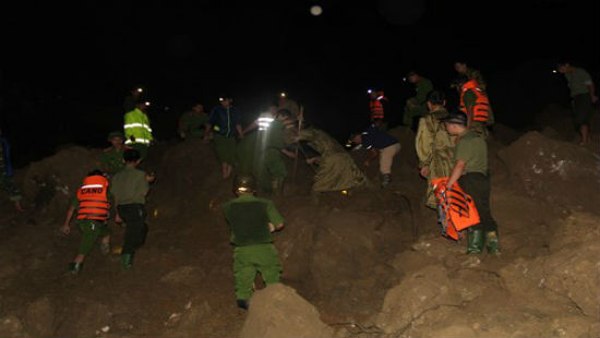 Hòa Bình: Sạt lở núi tại Tân Lạc, hàng chục người chết và mất tích